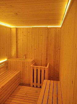 Ruang Sauna Kayu Marsawa Dimensi 225 Cm x 150 Cm x 100 Cm